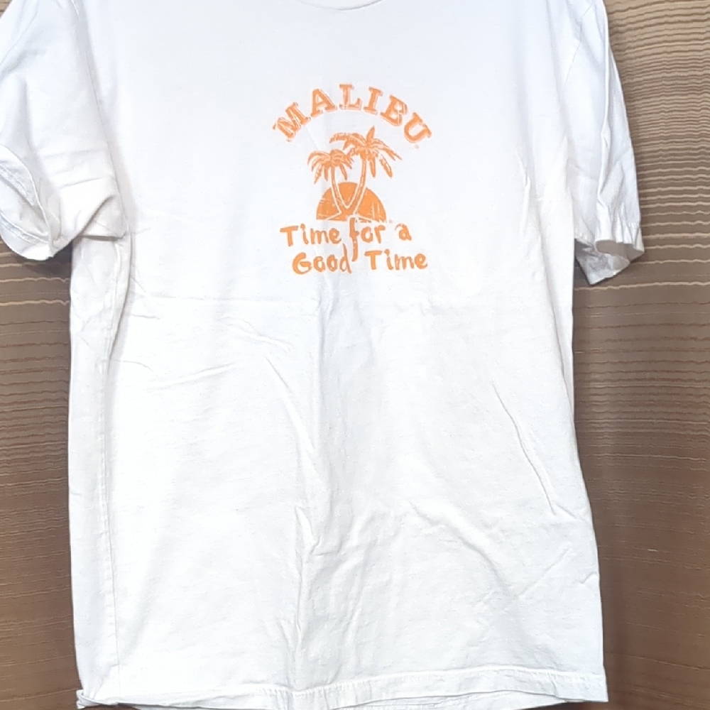 Source Unknown White Short Sleeve Tee with Orange Malibu Graphic